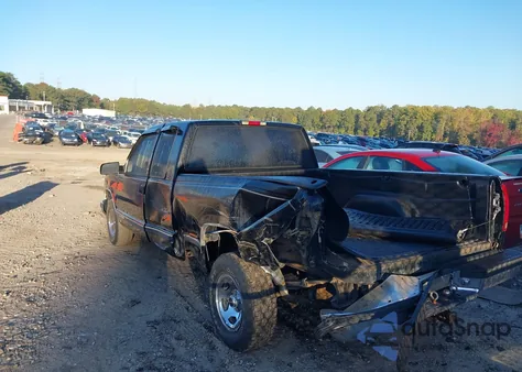 1997 GMC Sierra 1500 Sl Wideside z USA, uszkodzony, nr VIN 1GTEC19R6VE551743